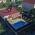 Holiday Home Orange With Heated Pool And Parking