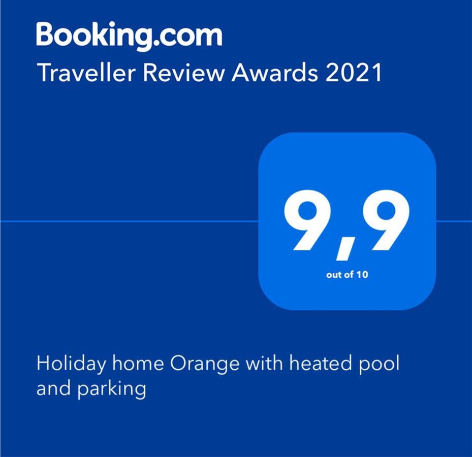 Orange With Heated Pool And Parking Ferienhaus Zadar