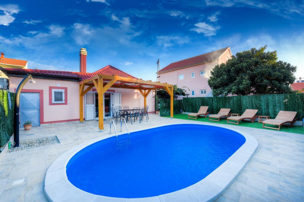 Orange With Heated Pool And Parking