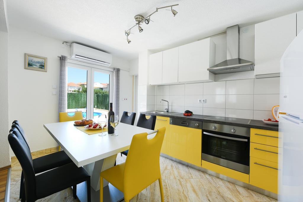 Ferienhaus Orange With Heated Pool And Parking Zadar