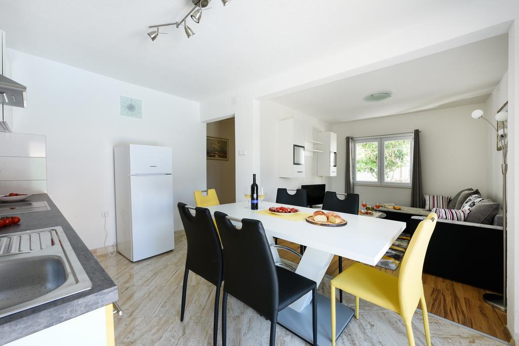 Orange With Heated Pool And Parking *