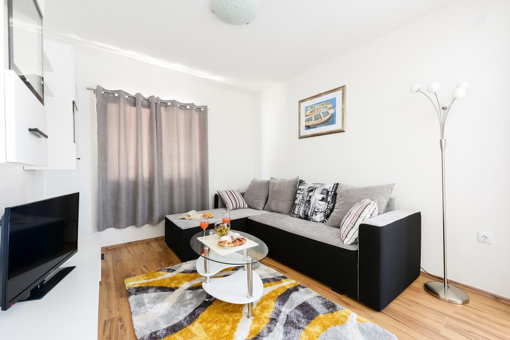 Ferienhaus Orange With Heated Pool And Parking Zadar