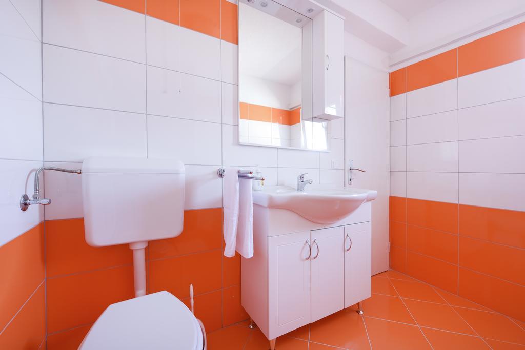 Ferienhaus Orange With Heated Pool And Parking Zadar