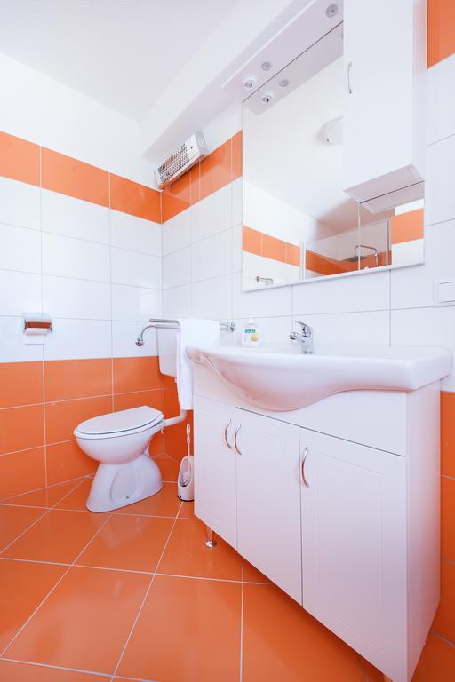 Orange With Heated Pool And Parking * Zadar
