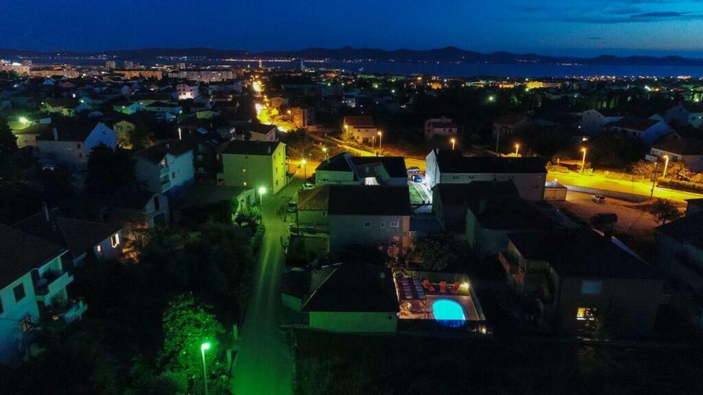 Orange With Heated Pool And Parking Ferienhaus