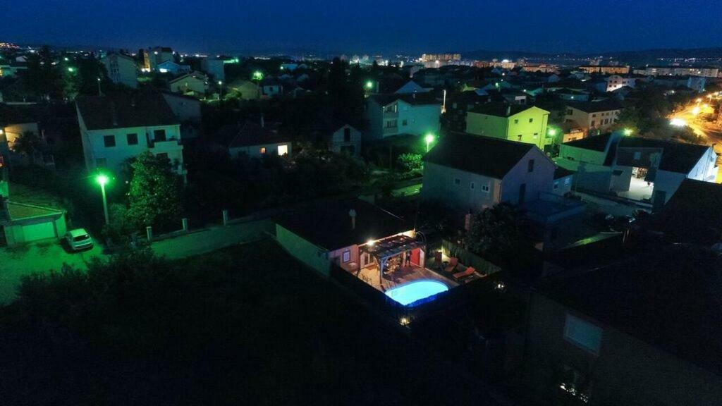 Orange With Heated Pool And Parking Zadar